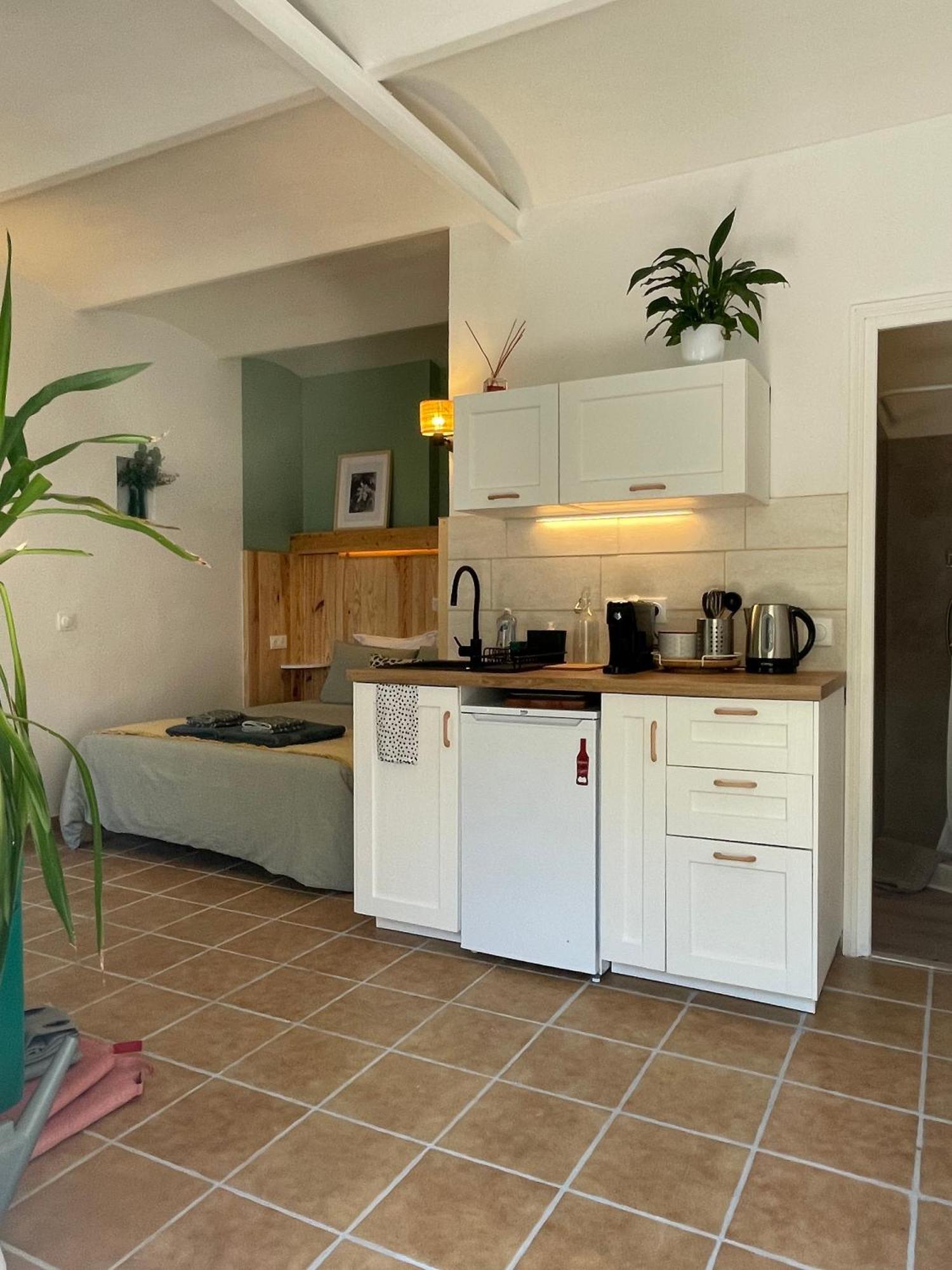 Cosy Studio - Place Du Figuier Bormes-les-Mimosas Extérieur photo